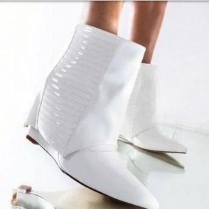AKIRA-AZALEA WANG NEVER A BAD IDEA WEDGE BOOTIE IN WHITE-Size 8.5-Brand New